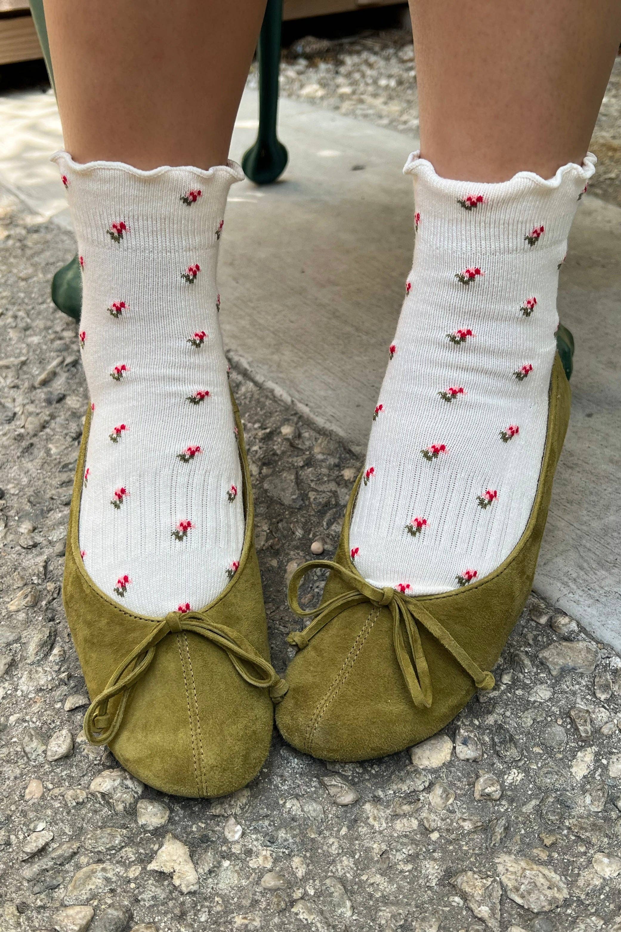 Petal Ruffled Hugger Crew Socks (Wholesale): Black Petal