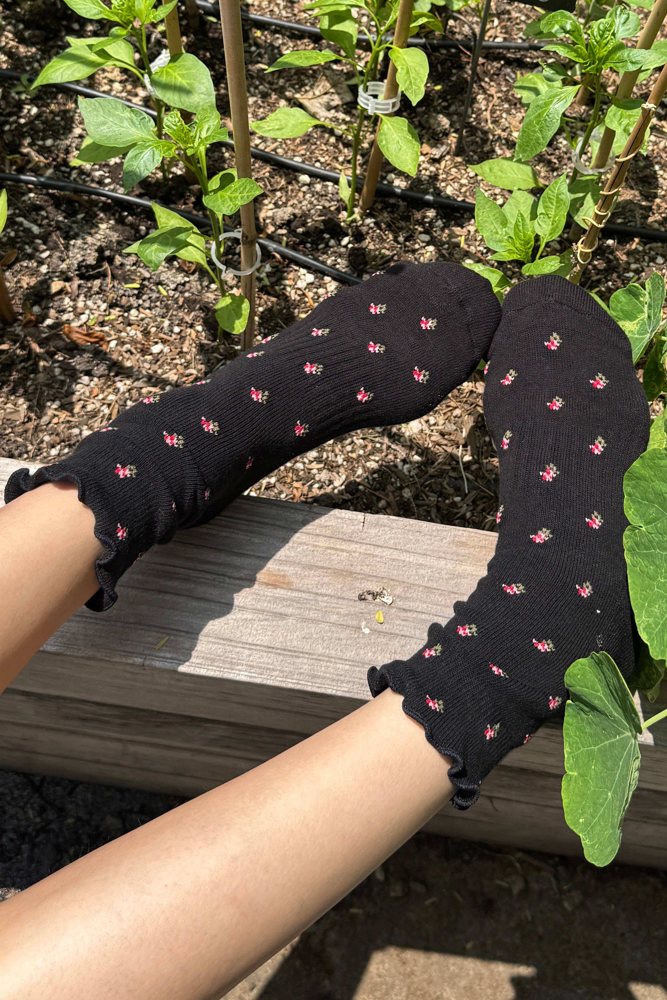 Petal Ruffled Hugger Crew Socks (Wholesale): Black Petal