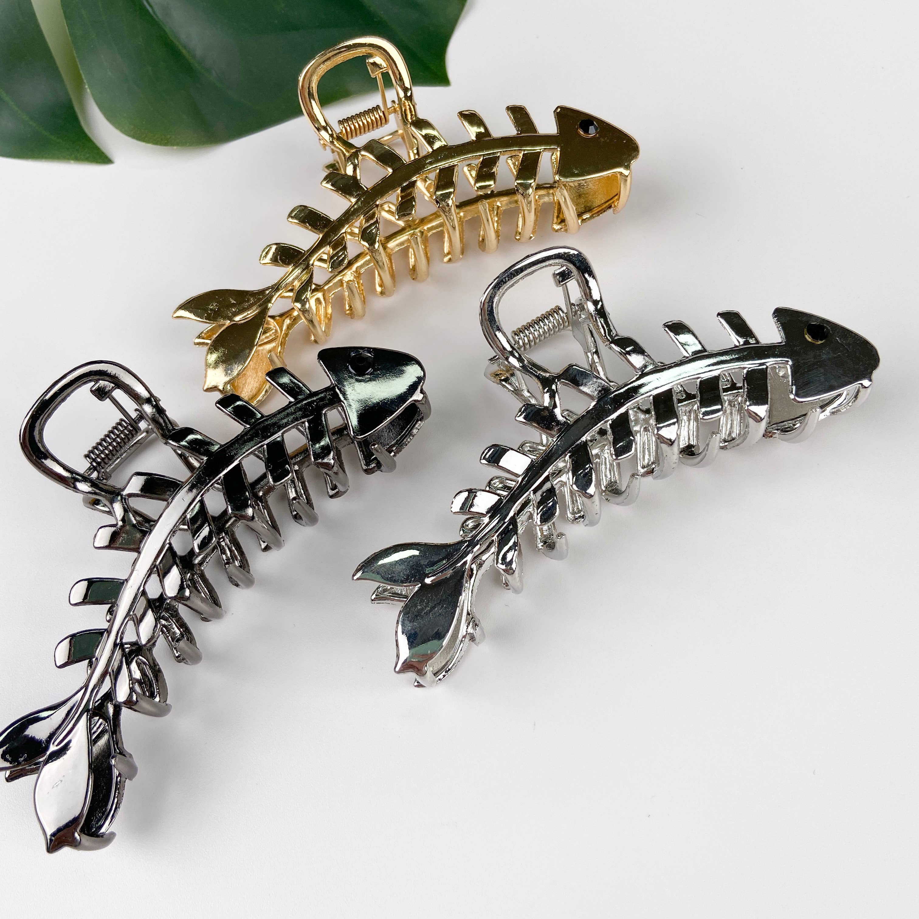 Stylish Metal Fishbone Shaped Minimalistic Grip Clip  3.9