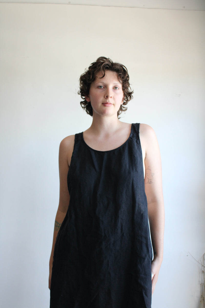 Kiki pinafore in black mid weight linen