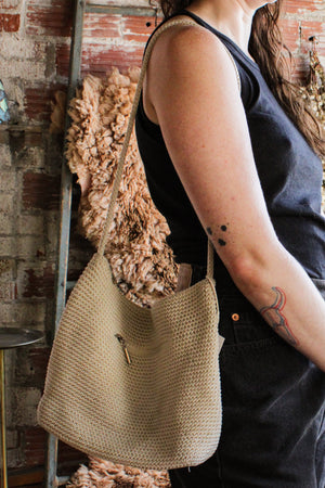 90's cream crochet medium shoulderbag
