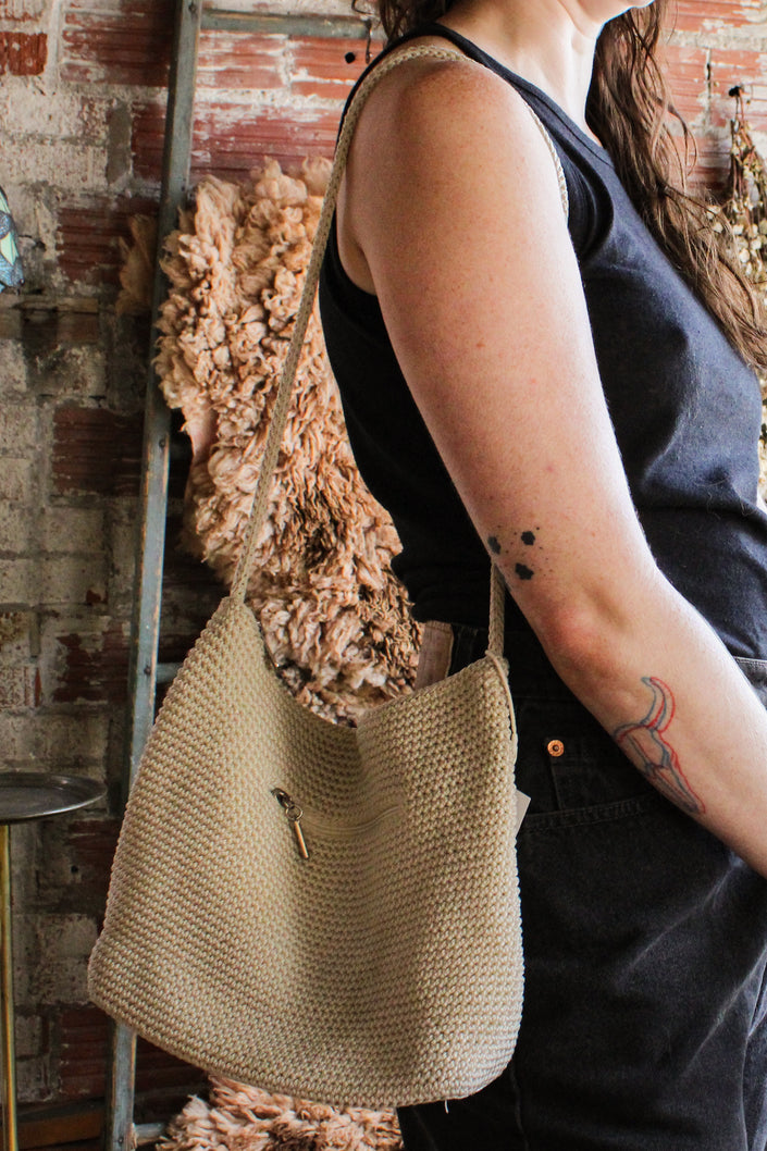 90's cream crochet medium shoulderbag