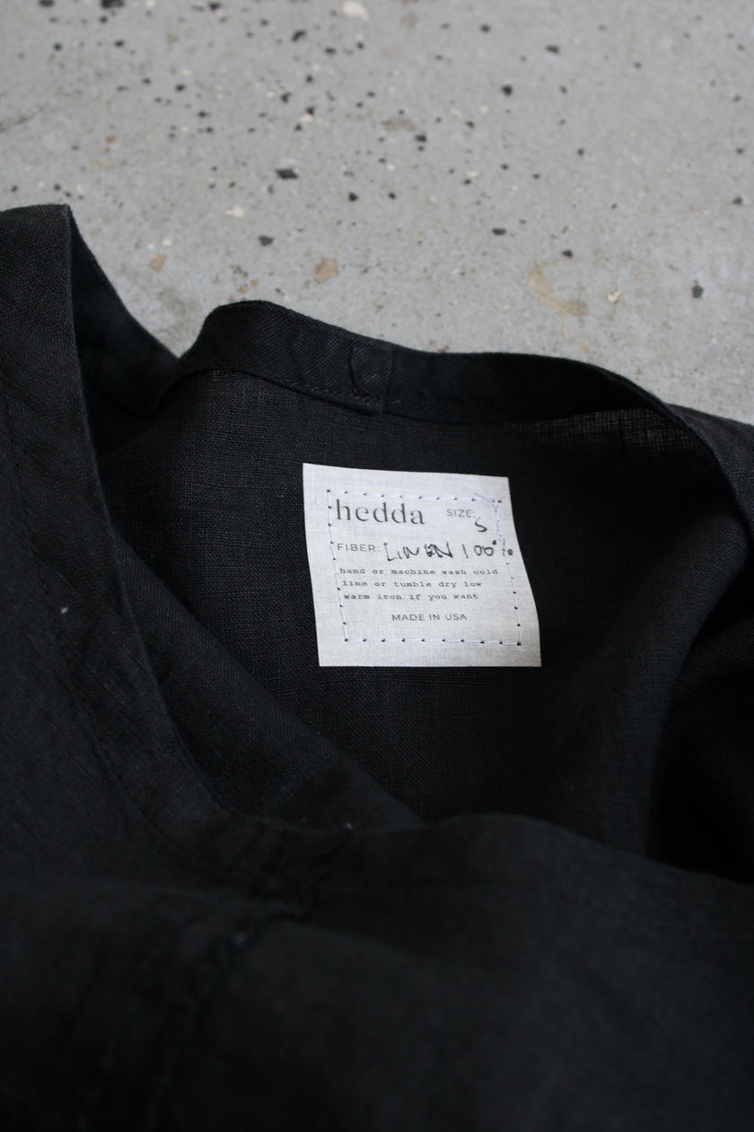 Short sleeve Alix top in black mid weight linen