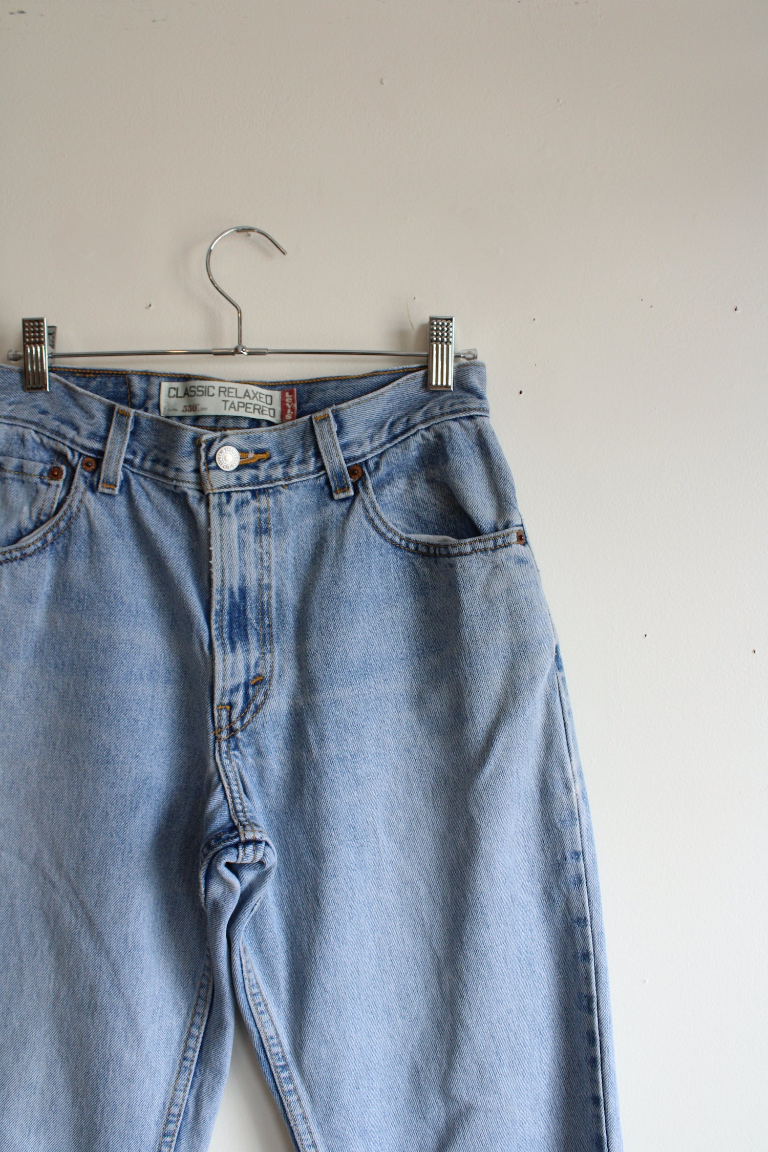 Vintage Levi's 550 in Light Wash