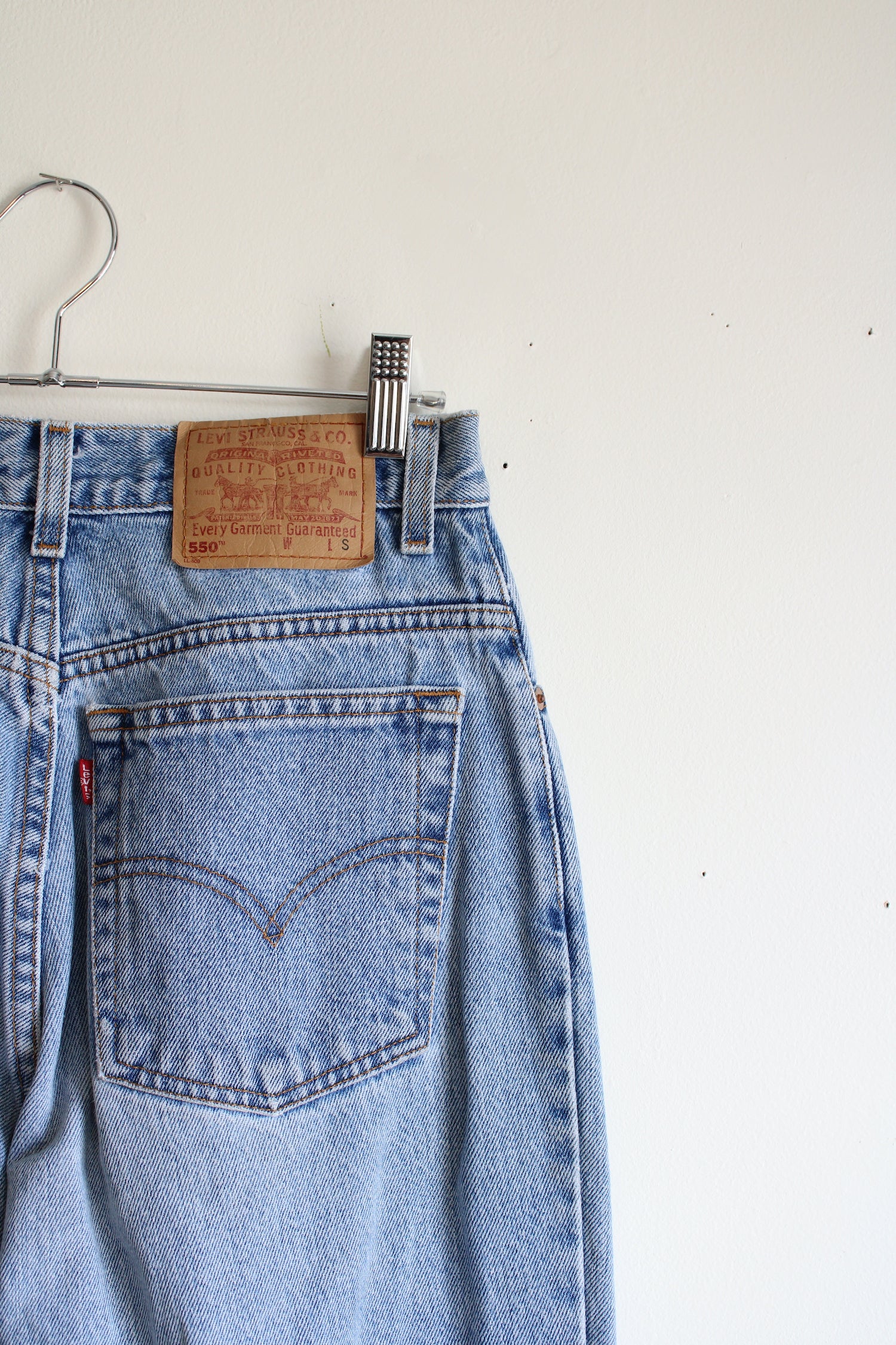 Vintage Levi's 550 in Medium Wash