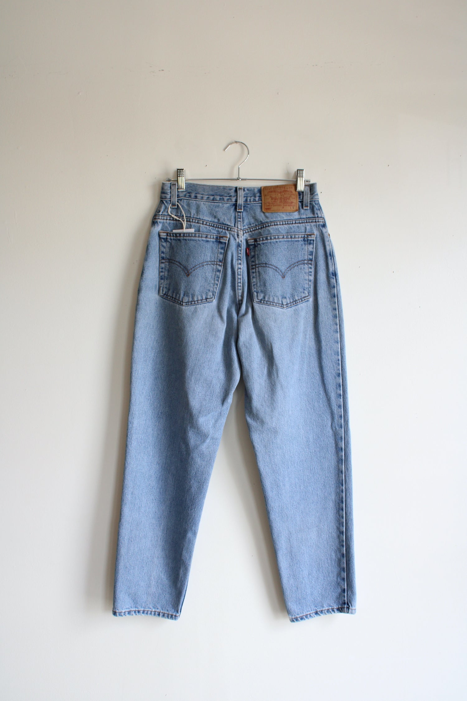 Vintage Levi's 550 in Medium Wash