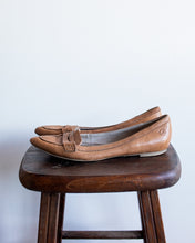 Load image into Gallery viewer, Beige Leather Pointed Flats
