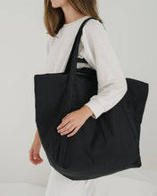 Load image into Gallery viewer, Baggu Travel Cloud Bag in Black
