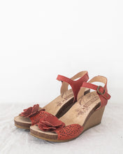 Load image into Gallery viewer, Red Flower Wedges
