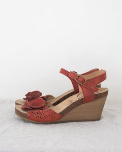 Red Flower Wedges